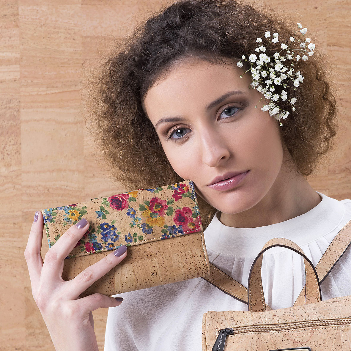 Lagos, Portugal - January 22, 2020: Cork handbags and purses for – Stock  Editorial Photo © mkopka #342891870